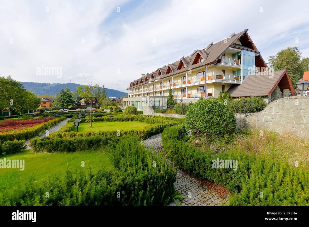 Zakopane, Polonia - 23 settembre 2016: L'Hotel Wersal, ospitato in un edificio moderno con architettura ispirata allo stile della regione, è circondato da un Foto Stock