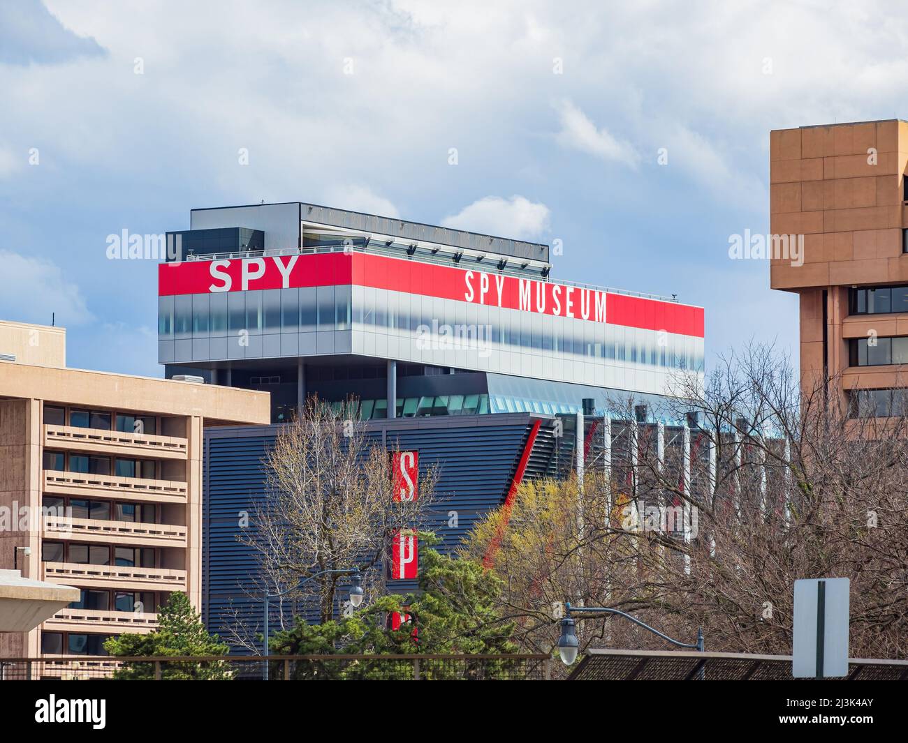 Washington DC, Apr 1 2022 - Vista soleggiato del Museo dello Spy Foto Stock
