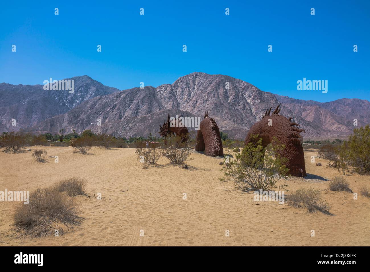 Il serpente di Borrego Springs è la scultura più grande della vita di Ricard Breceda nei prati della Galleta nella città di Borrego Springs, California. Foto Stock