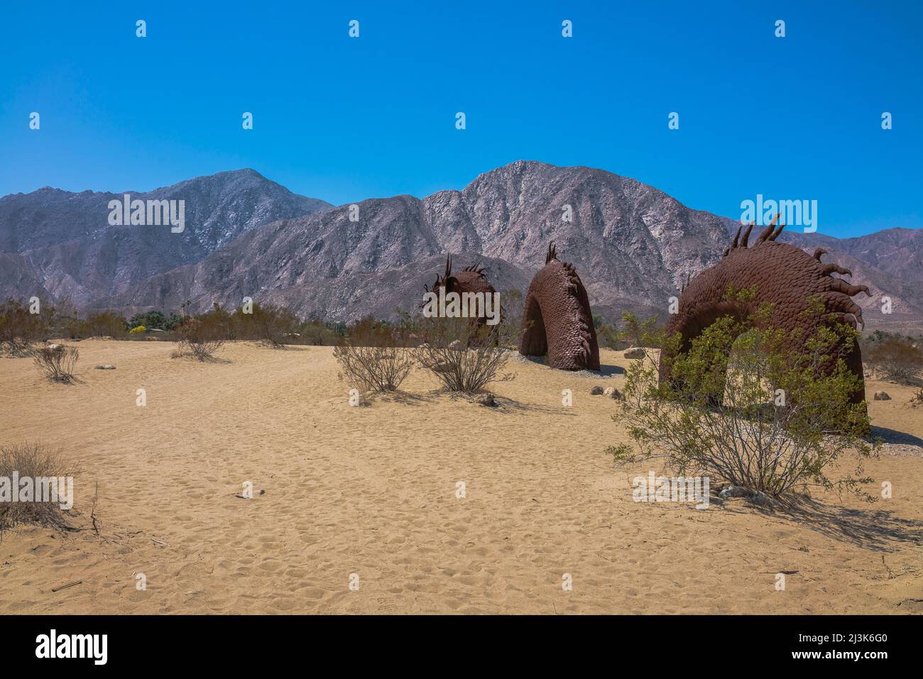 Il serpente di Borrego Springs è la scultura più grande della vita di Ricard Breceda nei prati della Galleta nella città di Borrego Springs, California. Foto Stock