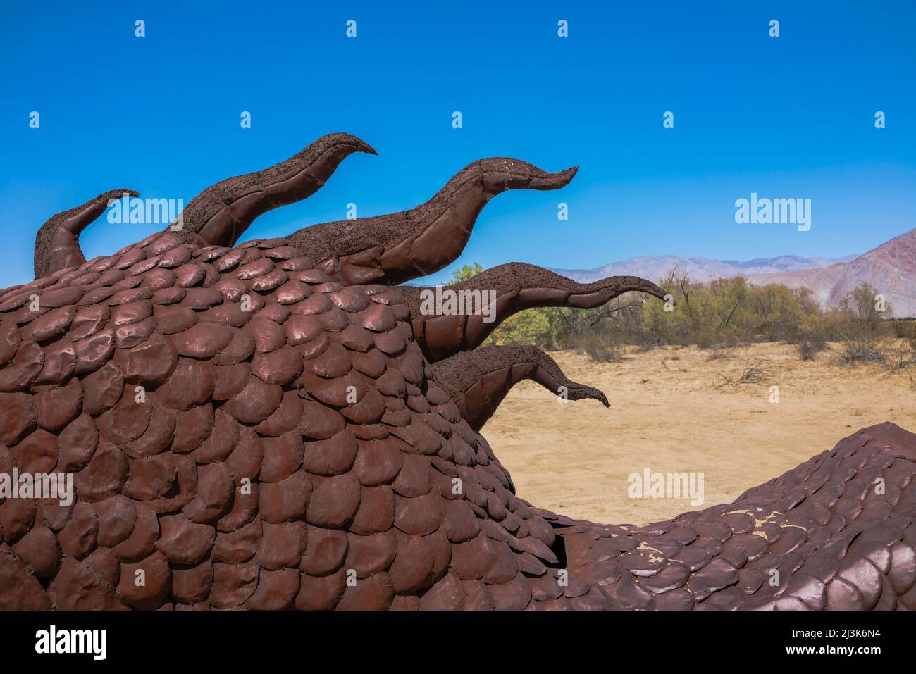 Il serpente di Borrego Springs è la scultura più grande della vita di Ricard Breceda nei prati della Galleta nella città di Borrego Springs, California. Foto Stock