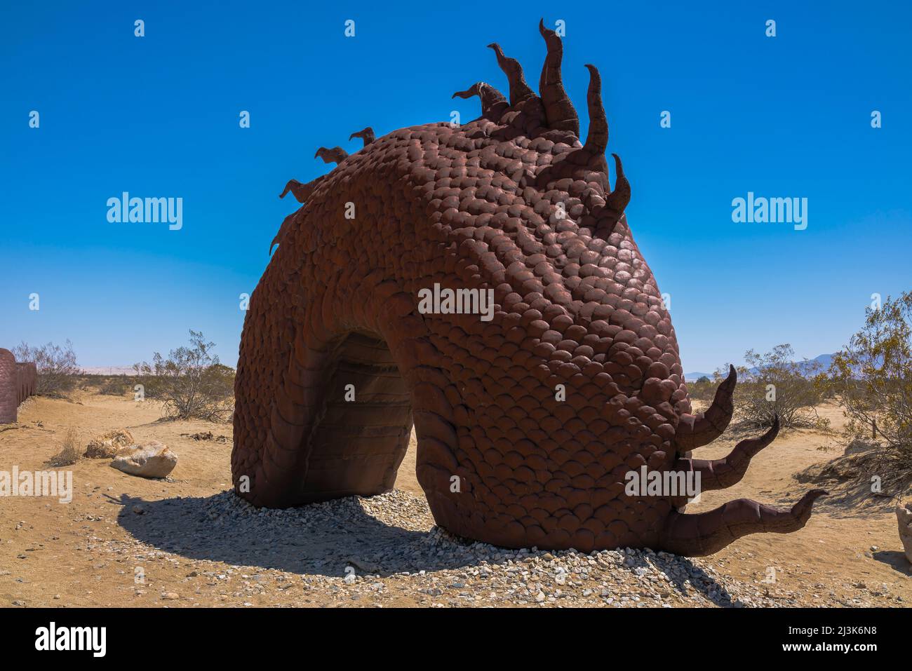 Il serpente di Borrego Springs è la scultura più grande della vita di Ricard Breceda nei prati della Galleta nella città di Borrego Springs, California. Foto Stock