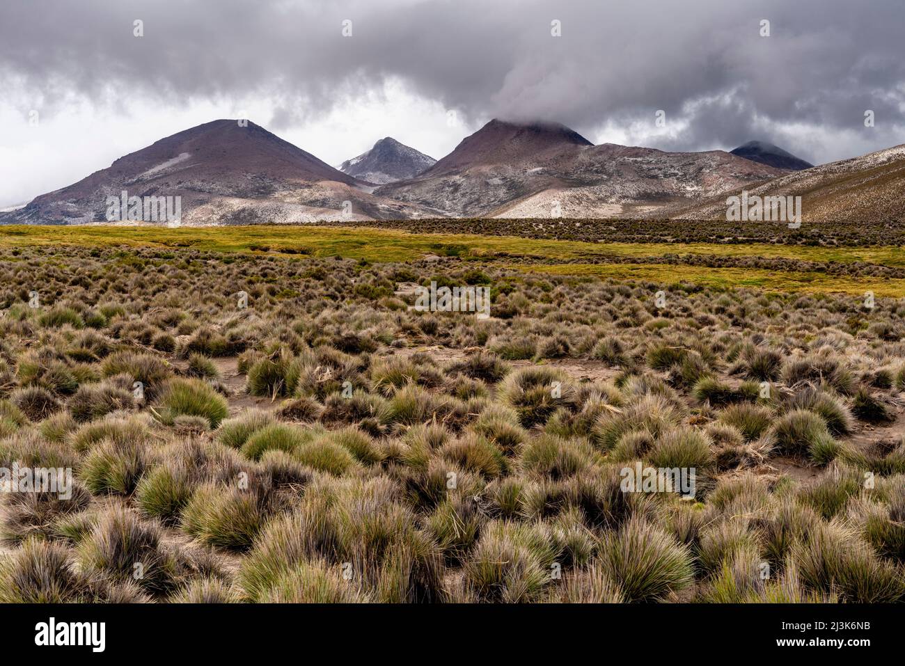 Paesaggio di montagna vicino al Banos Termales De Lojen, Regione di Arequipa, Perù. Foto Stock