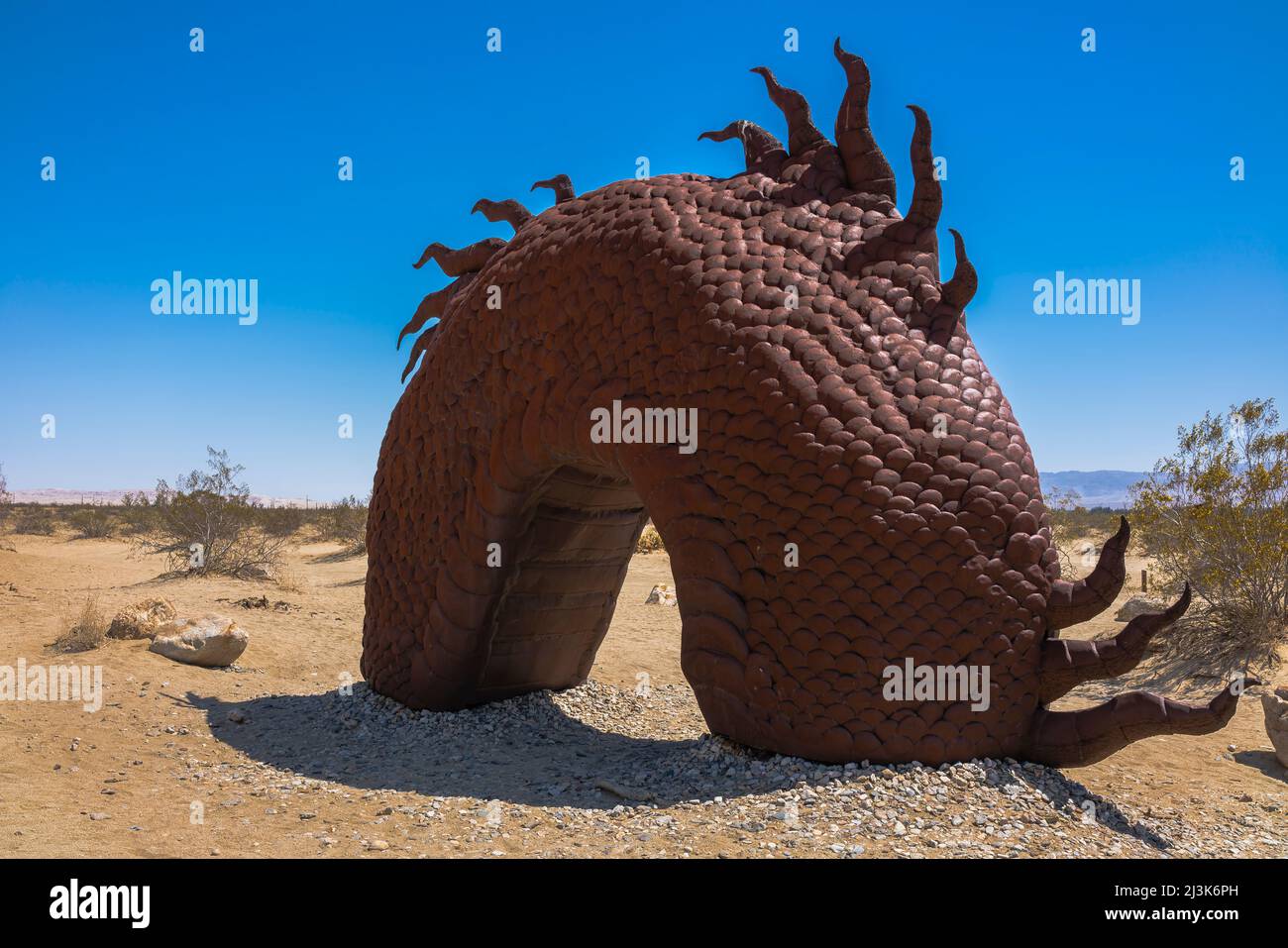 Il serpente di Borrego Springs è la scultura più grande della vita di Ricard Breceda nei prati della Galleta nella città di Borrego Springs, California. Foto Stock
