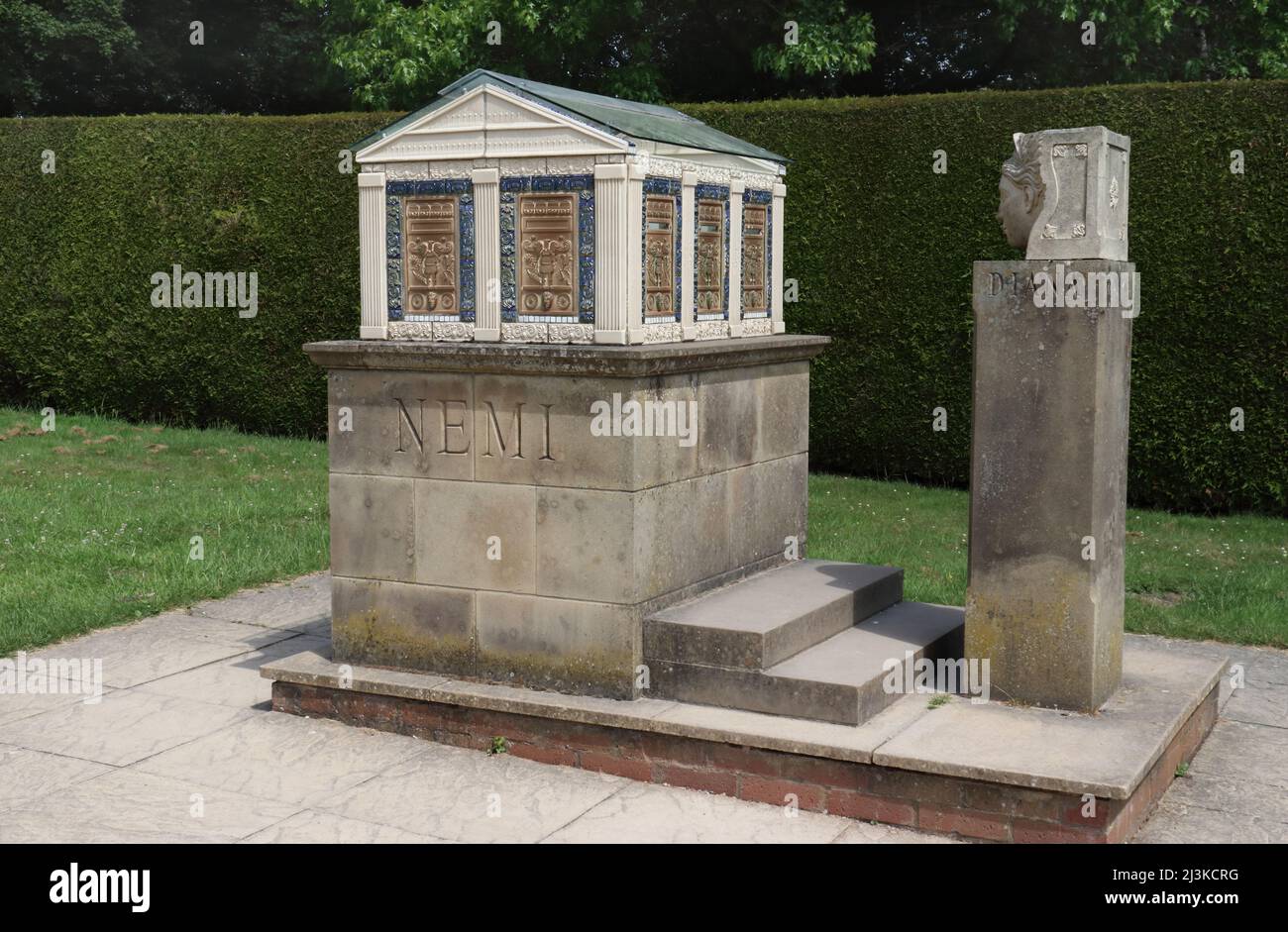 Santuario della dea romana Diana, Rufford Abbey Country Park, Newark, Nottinghamshire, Regno Unito Foto Stock