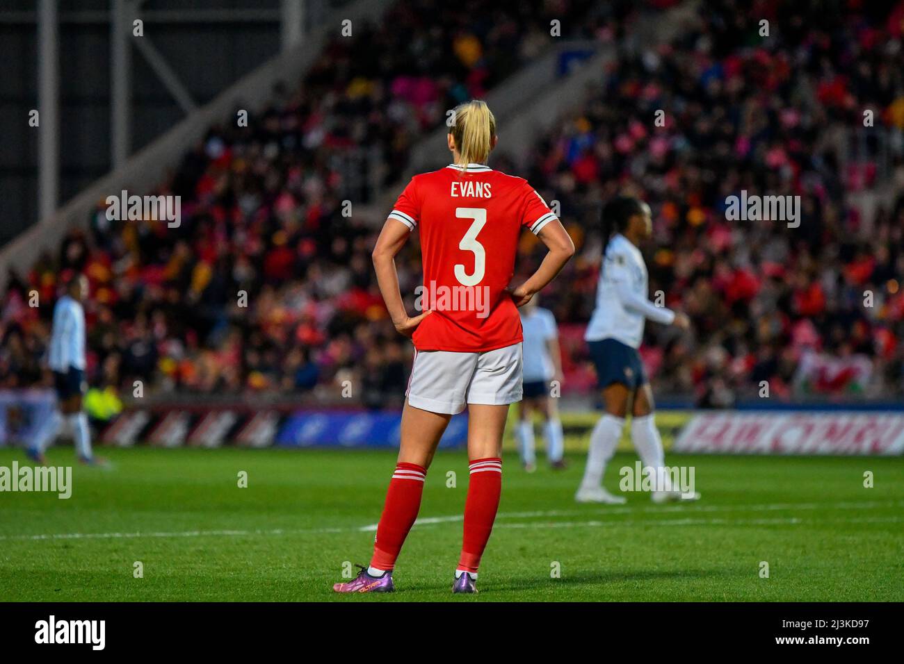 Llanelli, Galles. 8 aprile 2022. Gemma Evans of Wales Donne durante il FIFA Women's World Cup Qualifier Group incontro tra donne gallesi e donne francesi al Parc y Scarlets di Llanelli, Galles, Regno Unito il 8 aprile 2022. Credit: Duncan Thomas/Majestic Media. Foto Stock Llanelli, Galles. 8 aprile 2022. Gemma Evans of Wales Donne durante il FIFA Women's World Cup Qualifier Group incontro tra donne gallesi e donne francesi al Parc y Scarlets di Llanelli, Galles, Regno Unito il 8 aprile 2022. Credit: Duncan Thomas/Majestic Media. Foto Stock