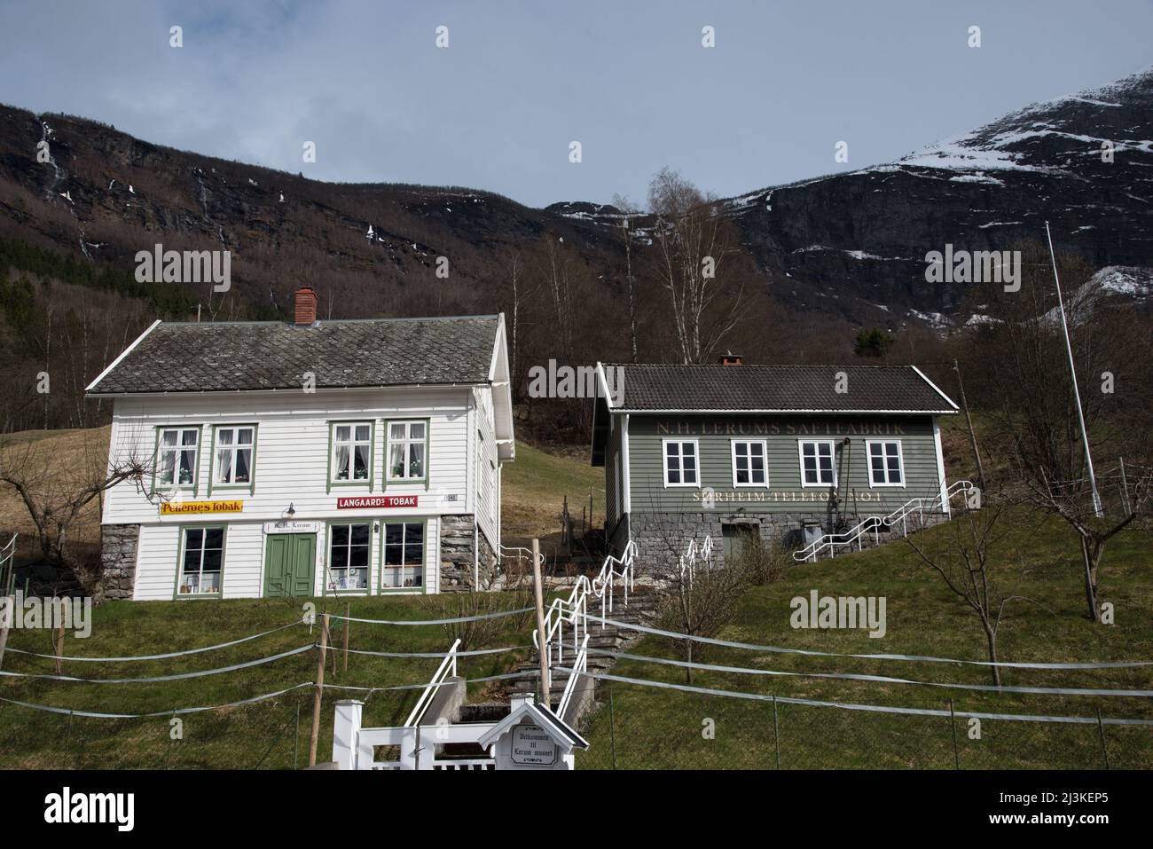 Negozio generale a Lusterfjord nella contea di Vestland in Norvegia. Foto Stock