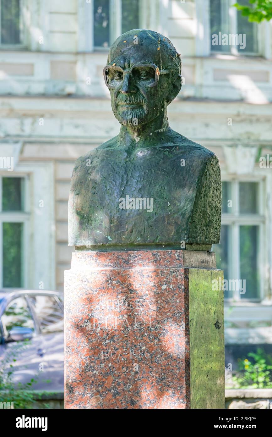 Busto di Mircea Eliade, storico, scrittore, a Chisinau Moldavia Foto Stock