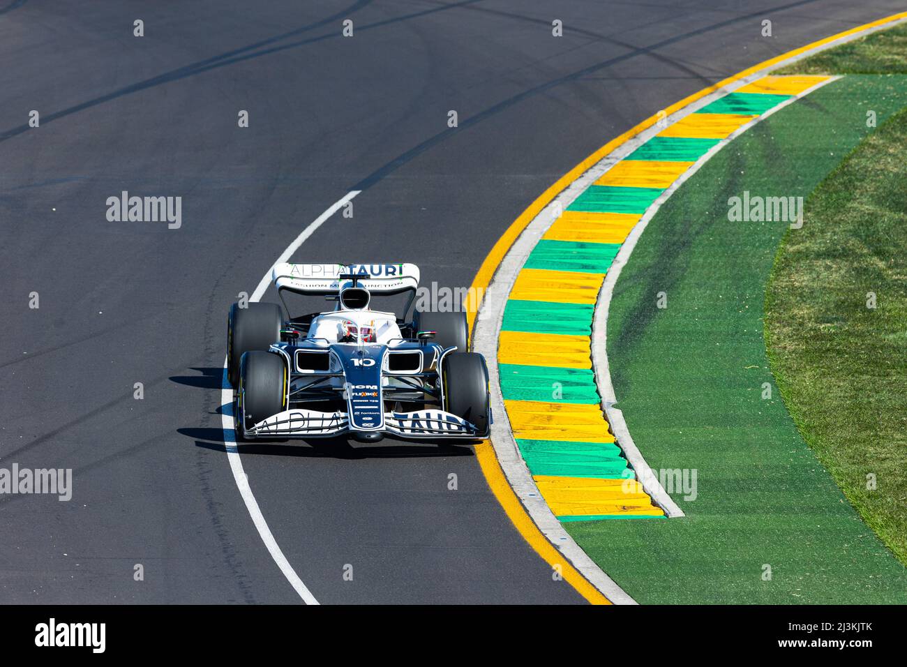Melbourne, Australia. 08th Apr 2022. Pierre Gasly di Francia guida la Scuderia AlphaTauri numero 10 AT03 durante la pratica davanti al Gran Premio d'Australia 2022 al circuito Albert Park Grand Prix. Credit: SOPA Images Limited/Alamy Live News Foto Stock