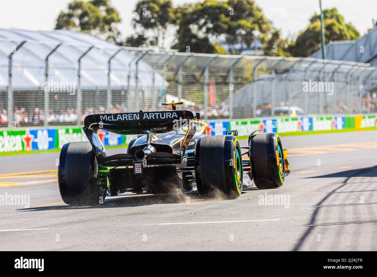 Melbourne, Australia. 08th Apr 2022. Lando Norris di Gran Bretagna che effettua una partenza di pratica in pit lane al numero 4 della McLaren MCL36 Mercedes. Credit: SOPA Images Limited/Alamy Live News Foto Stock