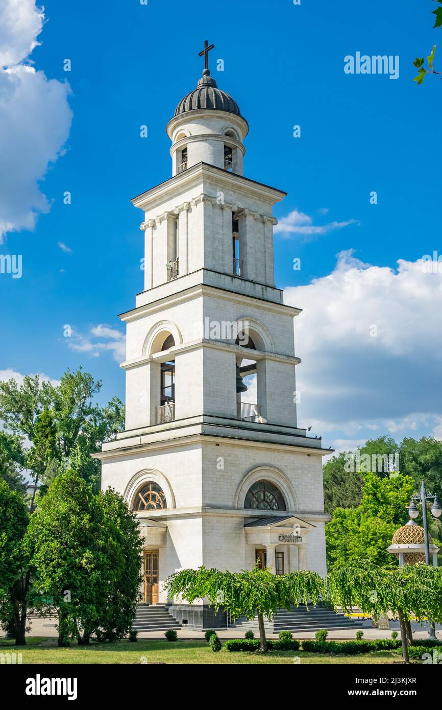 Il campanile della Cattedrale della Natività nel centro di Chisinau Moldavia Foto Stock