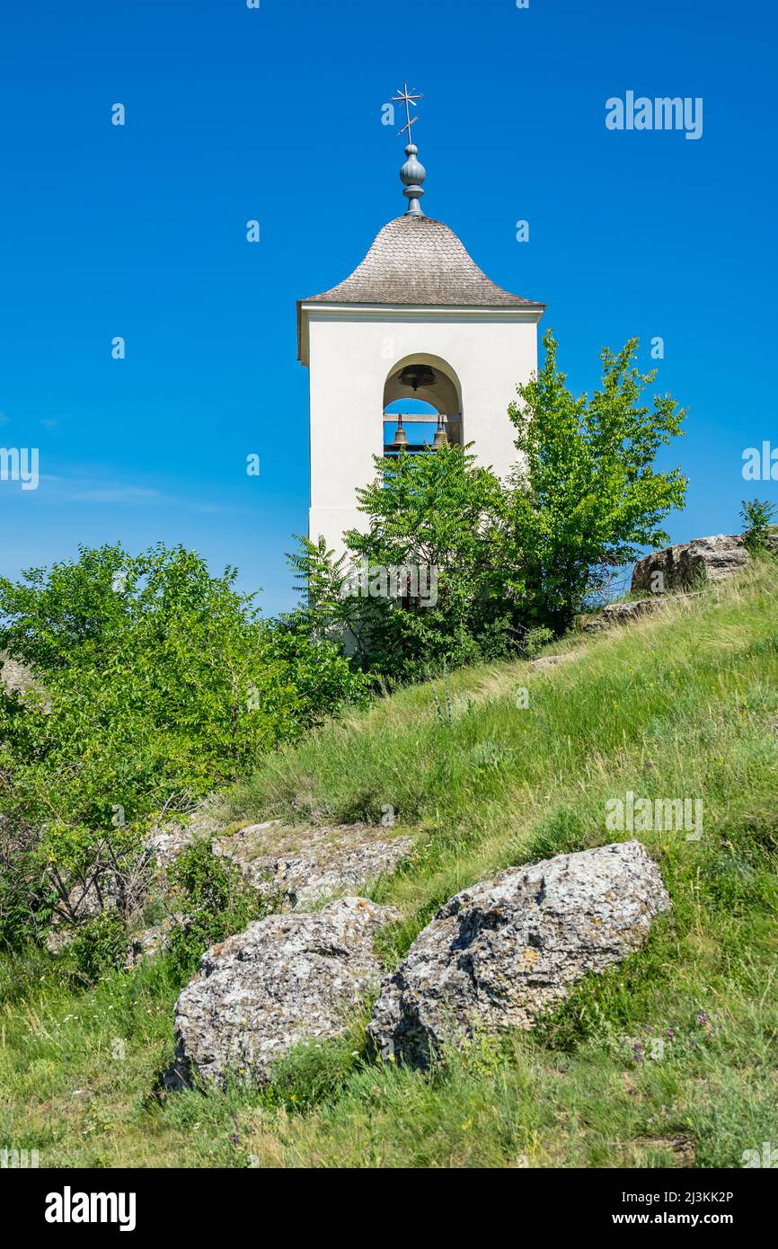 Torre presso il Monastero della Grotta di Orheiul Vechi (antico Monastero della Grotta di Orhei) vicino Chisinau, Moldavia. Foto Stock