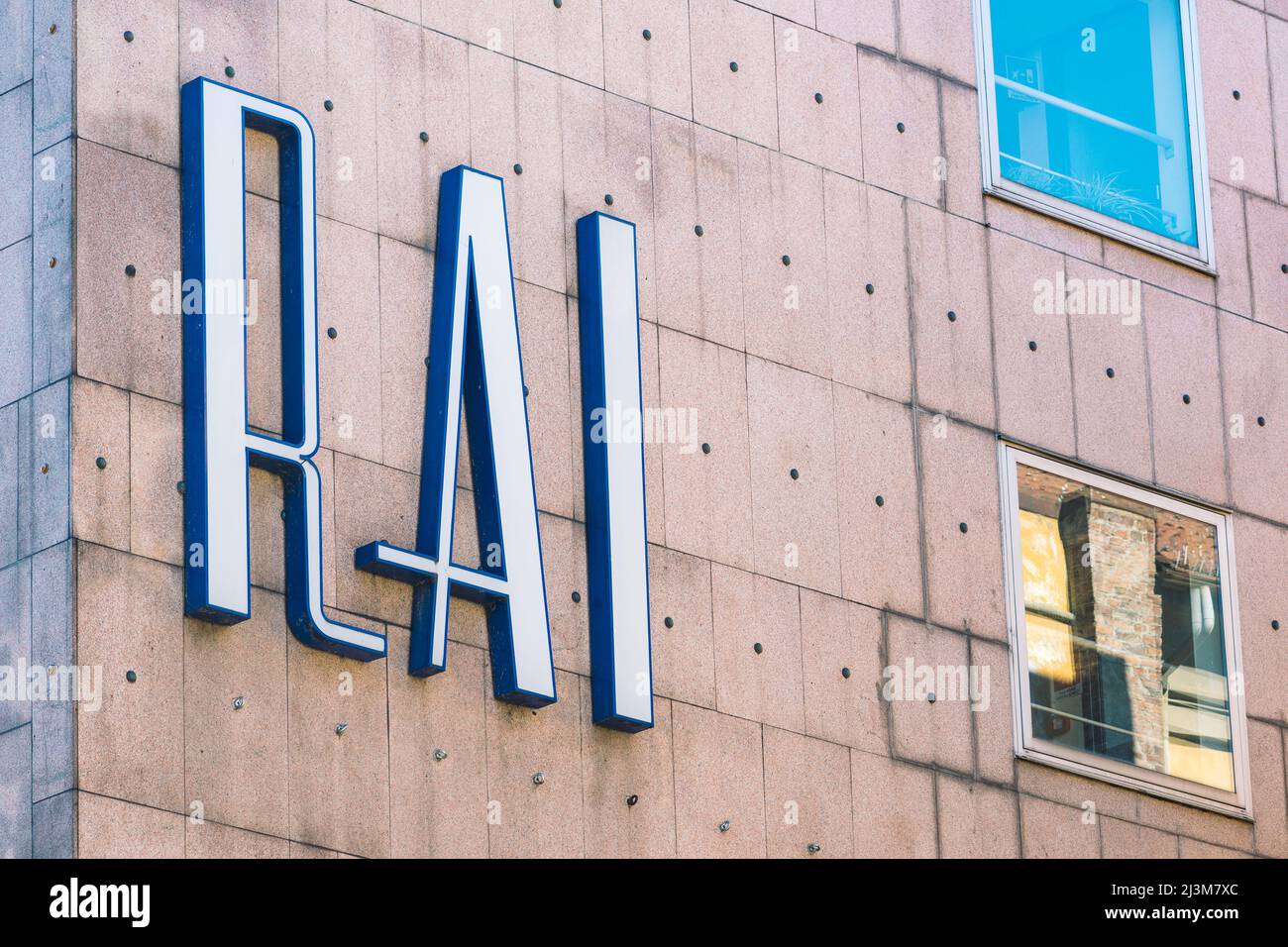 RAI radio Televisione Italiana, logo della radio e della televisione di stato italiana sul muro della sede centrale Foto Stock