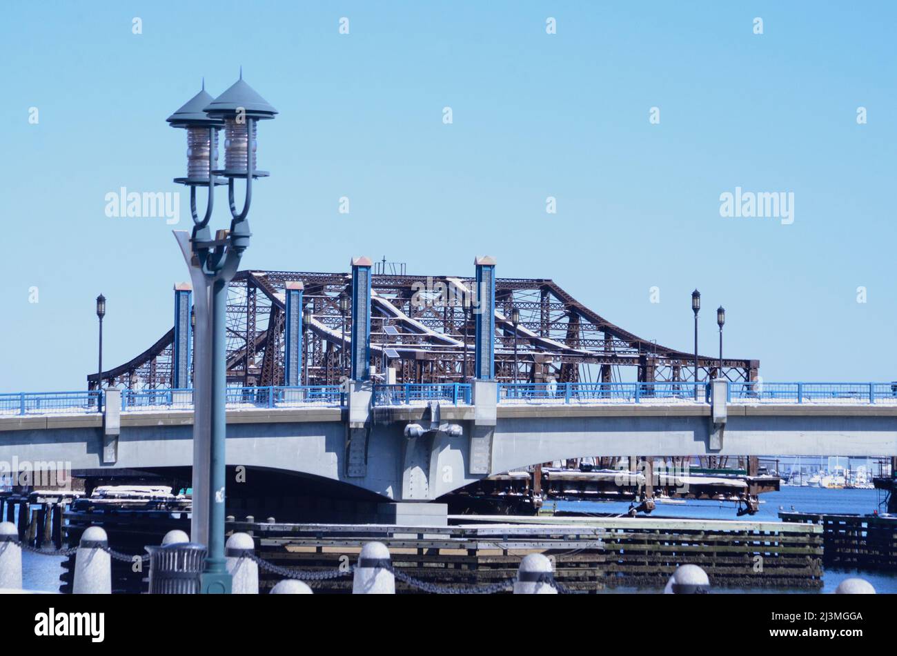 Il porto di Boston, nel Massachusetts, fu il luogo della manifestazione del Boston Tea Party del 1773, protestando contro la tassazione britannica e le politiche commerciali sleali. Foto Stock