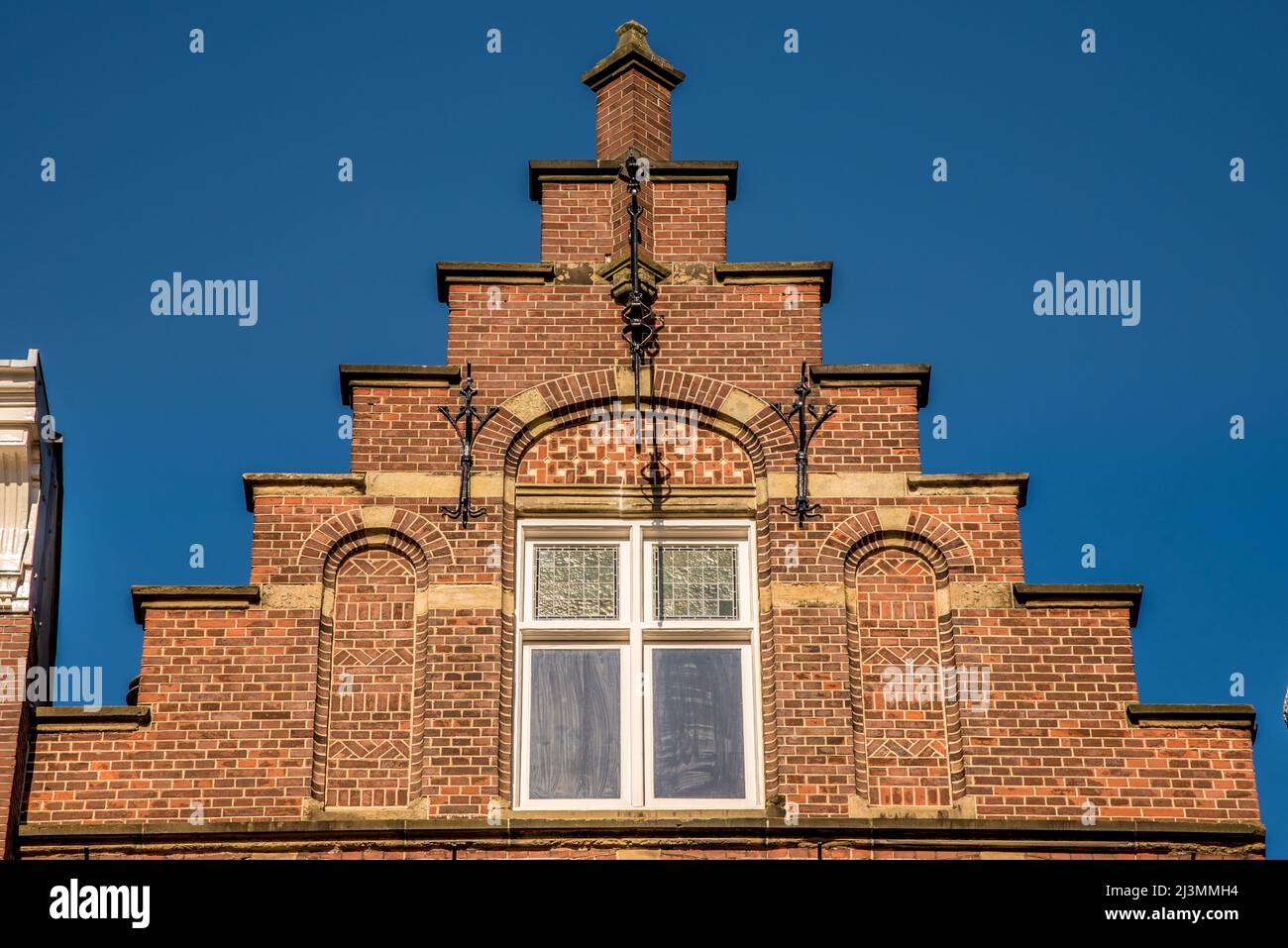 Amsterdam, Paesi Bassi, aprile 2022. Facciate storiche lungo i canali di Amsterdam. Foto di alta qualità Foto Stock