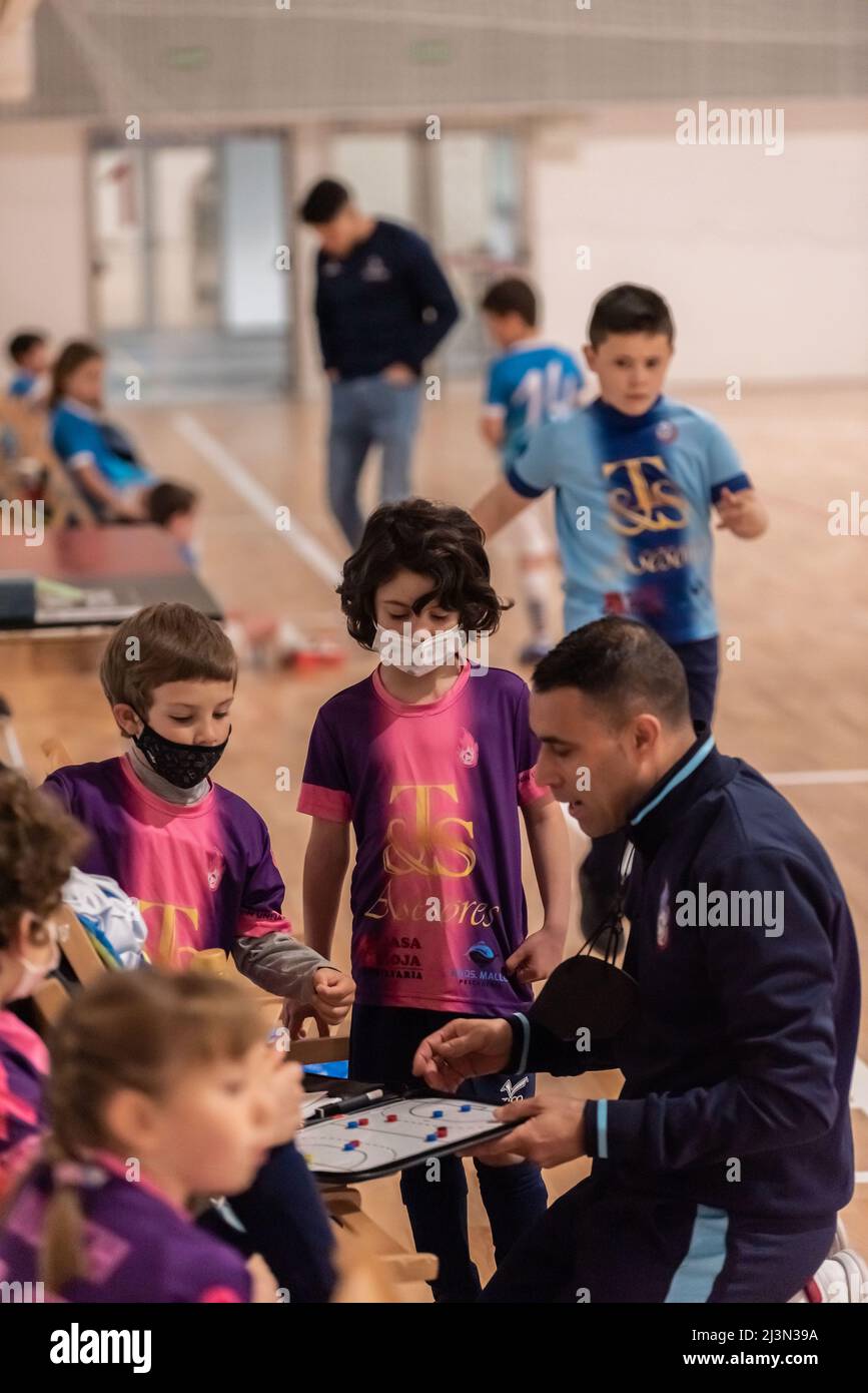 Vigo, Spagna, 3rd aprile 2022. Campionato regionale misto per bambini. Partita tra Futsal Morrazo e Praia de Rodas Foto Stock