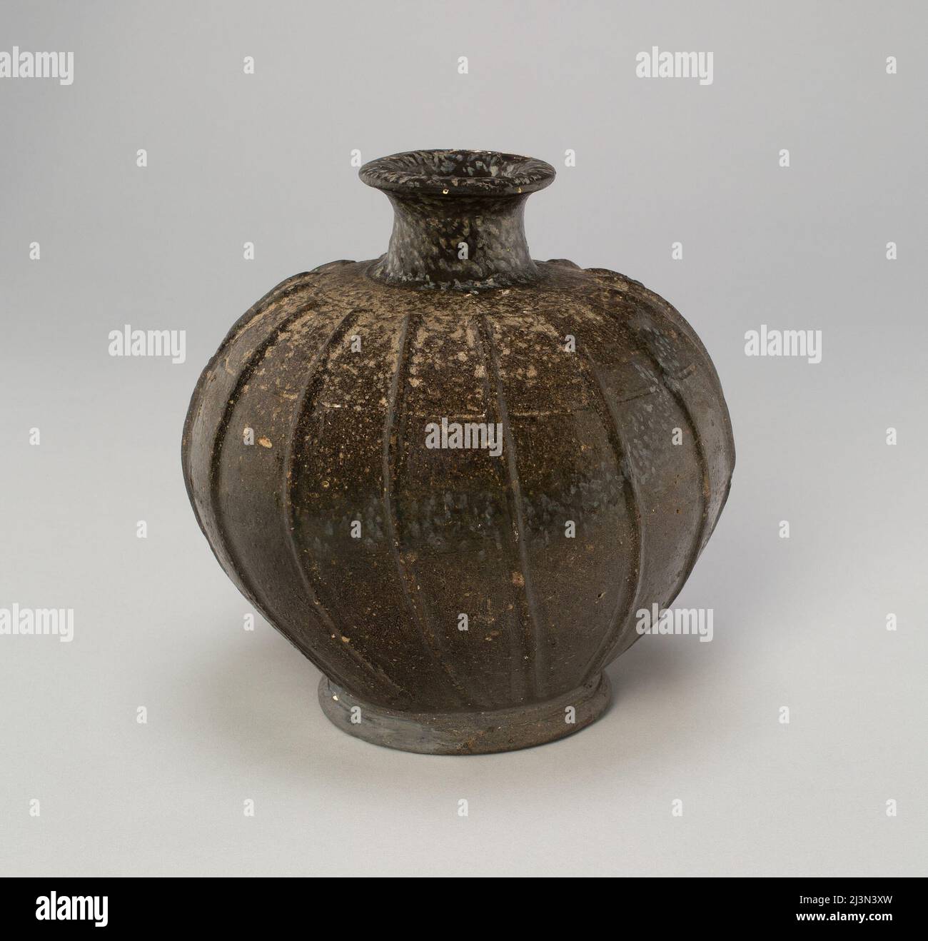 Vaso con costole verticali, Corea, periodo tre Regni (57 a.C.-d.C. 668), regno di Silla (57 a.C.-d.C. 935), 7th secolo. Foto Stock