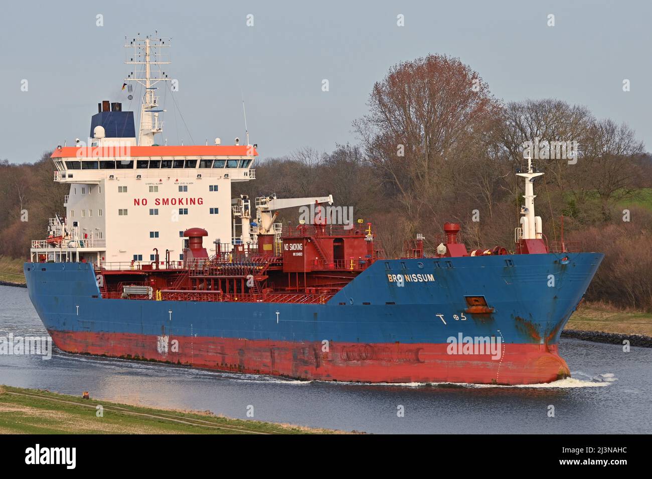 Tanker BRO NISSUM passando per il canale Kiel Foto Stock
