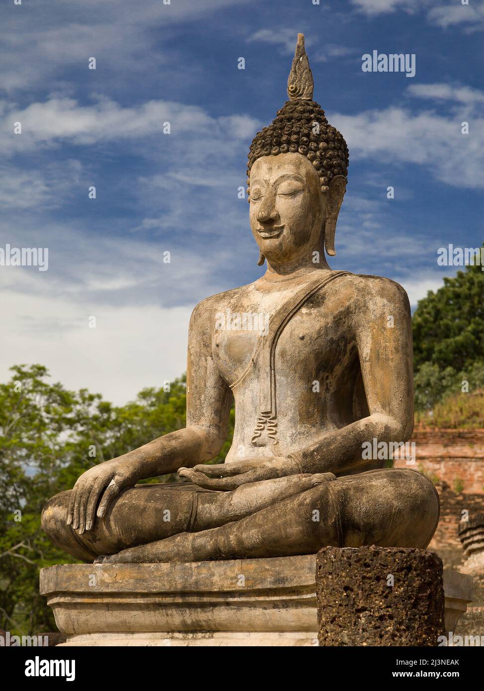 Terra che tocca il Buddha a Wat Mahathat in Sukhothai, Thailandia. Foto Stock