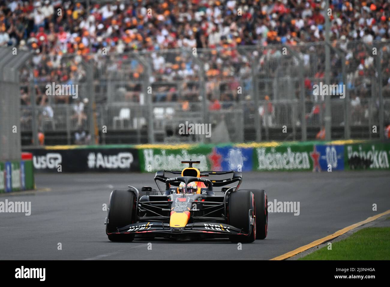 Albert Park, Melbourne, Australia. 9th Apr 2022. FIA Formula 1 Australian Grand Prix, Qualification Sessions; Max Verstappen dei Paesi Bassi guida il numero 1 di Oracle Red Bull Racing RB18 durante le qualificazioni Credit: Action Plus Sports/Alamy Live News Foto Stock