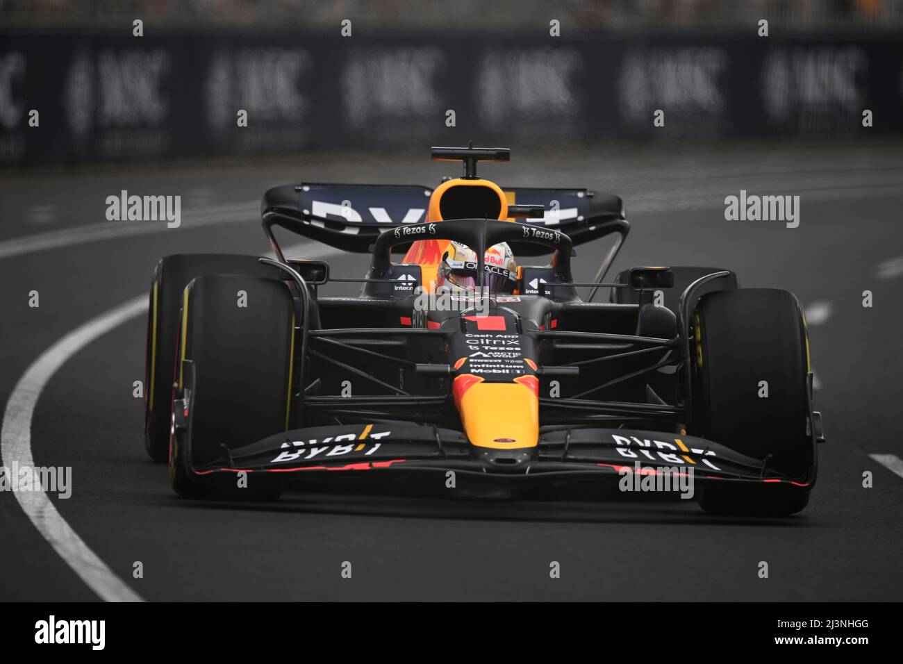 Albert Park, Melbourne, Australia. 9th Apr 2022. FIA Formula 1 Australian Grand Prix, Qualification Sessions; Max Verstappen dei Paesi Bassi guida il numero 1 di Oracle Red Bull Racing RB18 durante le prove Credit: Action Plus Sports/Alamy Live News Foto Stock