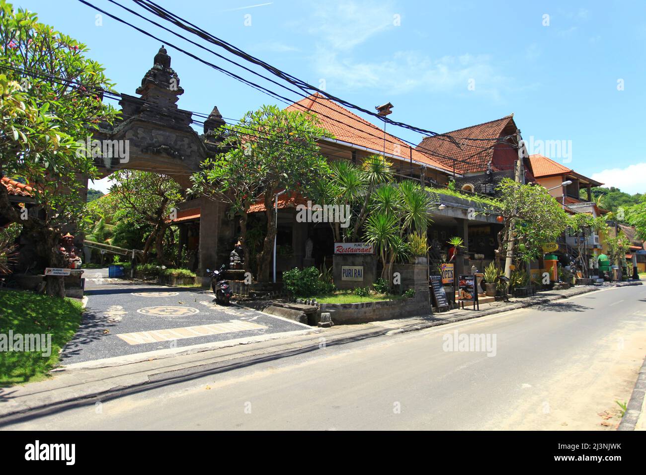 Il Puri Rai Hotel e ristorante a Padangbai Beach nella zona orientale di Bali, Indonesia. Foto Stock