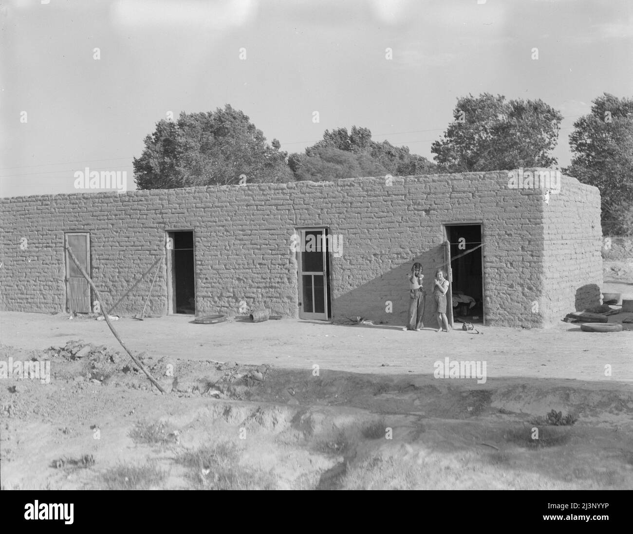 Alloggio per lavoratori messicani di campo. Tipico del sud-ovest. Vicino a Chandler, Arizona. Foto Stock