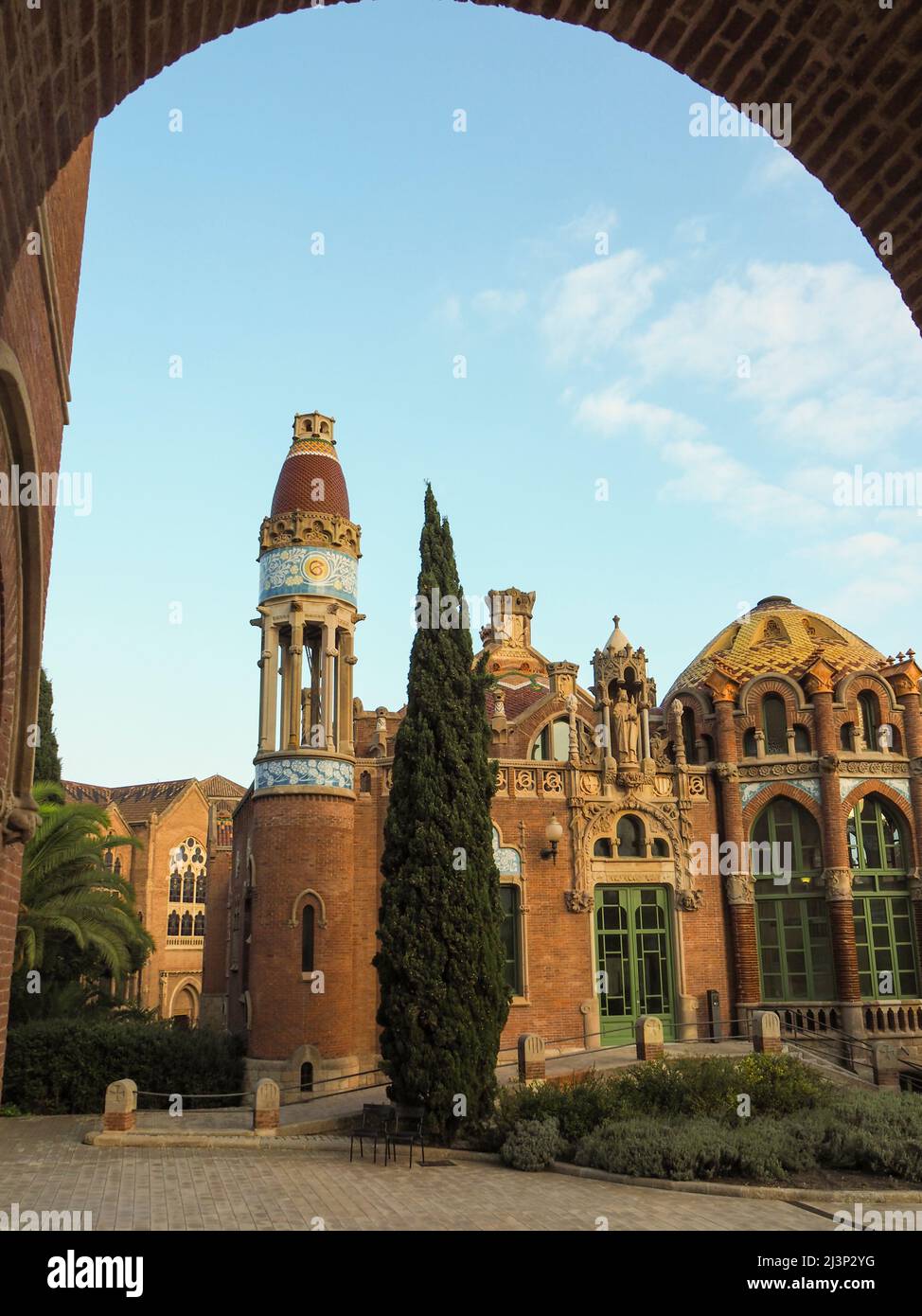 Hospital de la Santa Creu i Sant Pau, Pavilion architetto Luis Doménech y Montaner, quartiere Eixample, Barcellona, in Catalogna, Spagna, Unesco World Herit Foto Stock