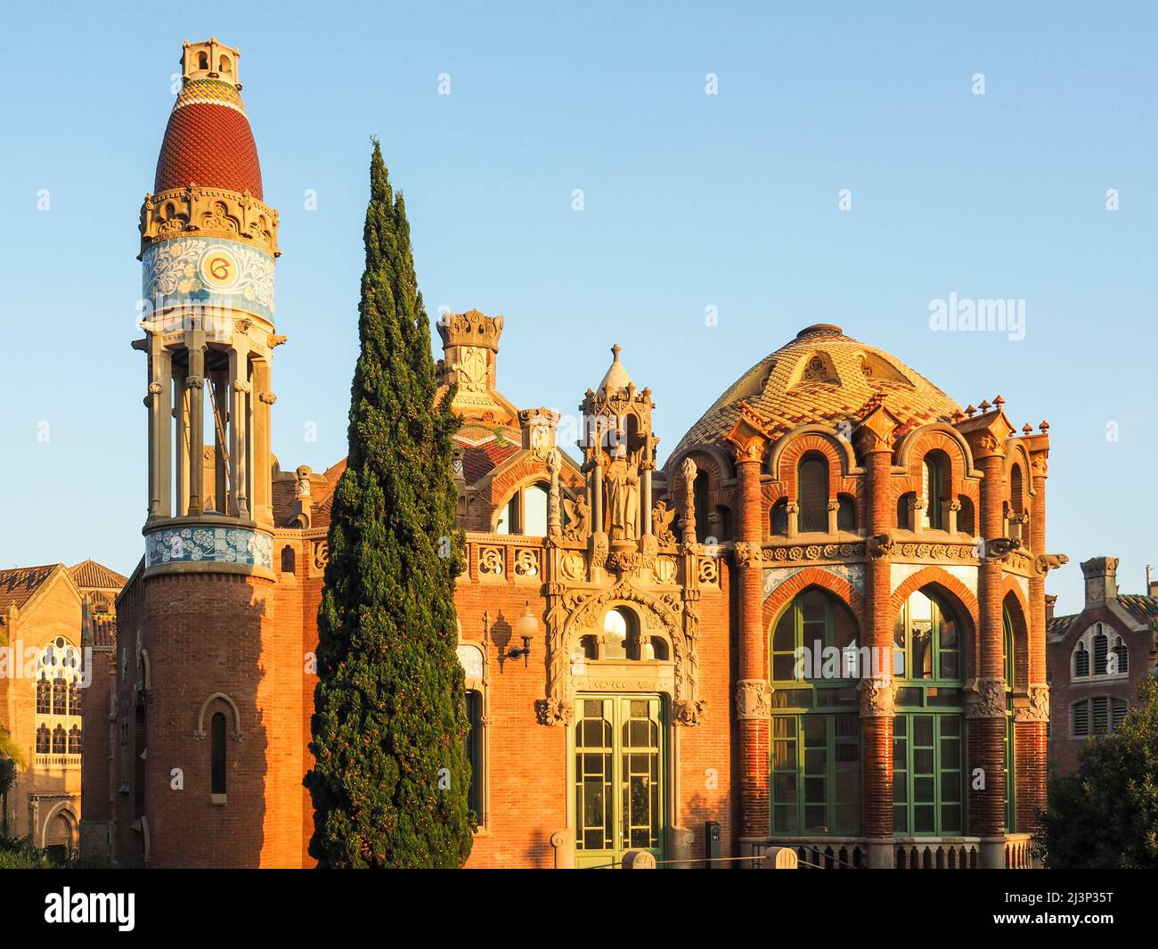 Hospital de la Santa Creu i Sant Pau, Pavilion architetto Luis Doménech y Montaner, quartiere Eixample, Barcellona, in Catalogna, Spagna, Unesco World Herit Foto Stock