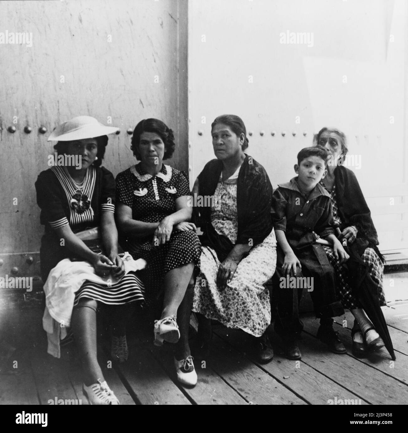 Messicani che entrano negli Stati Uniti. Stazione di immigrazione degli Stati Uniti, El Paso, Texas. Foto Stock