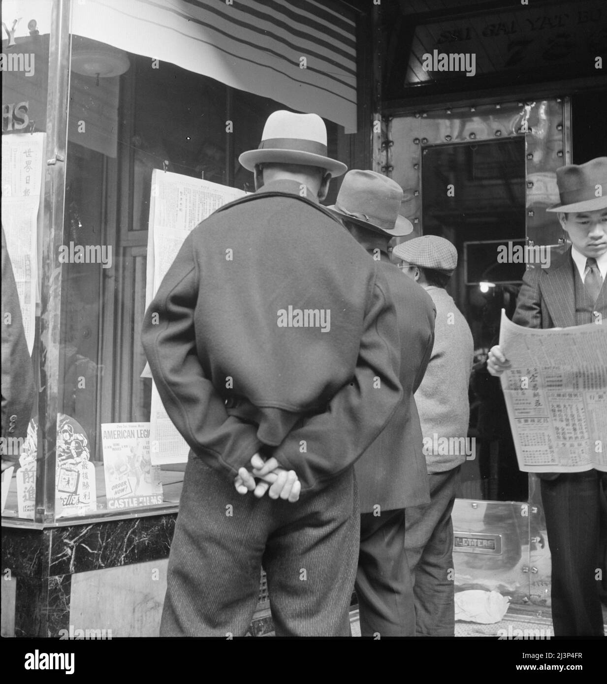 Notizie della resa di Canton ai giapponesi. San Francisco, California. Chinatown. Foto Stock