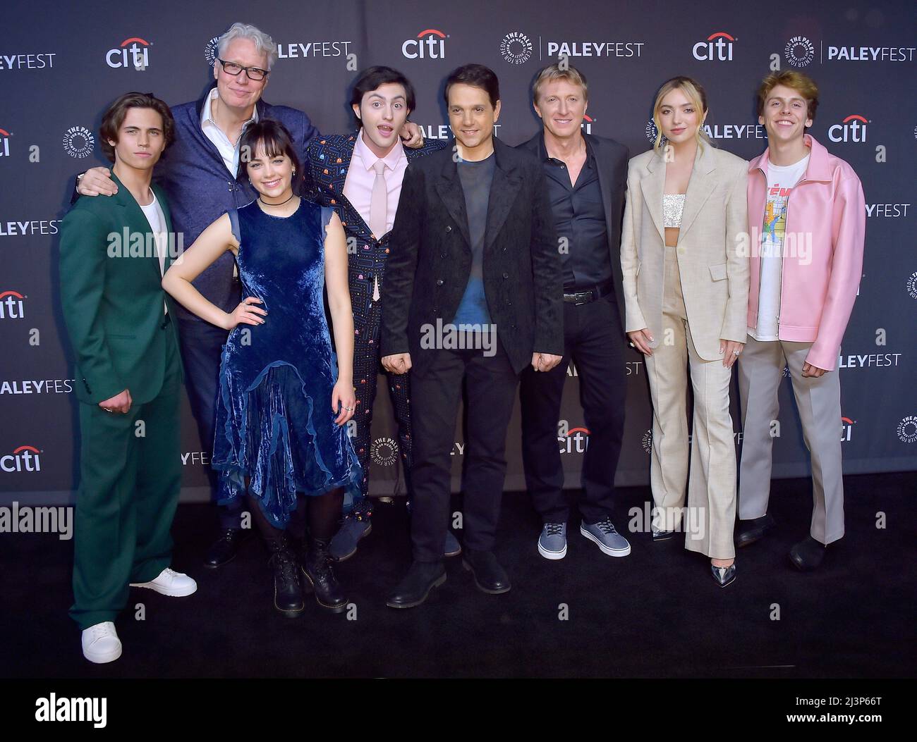 Los Angeles, Stati Uniti. 08th Apr 2022. Tanner Buchanan, Thomas Ian Griffith, Mary Mouser, Gianni DeCenzo, Ralph Macchio, William Zabka, Peyton List, Jacob Bertrand al PaleyFestLA - ‘Cobra Kai’ annuale 39th tenuto al Dolby Theatre il 8 aprile 2022 a Hollywood, CA. © Starbuck / AFF-USA.COM Credit: AFF/Alamy Live News Foto Stock