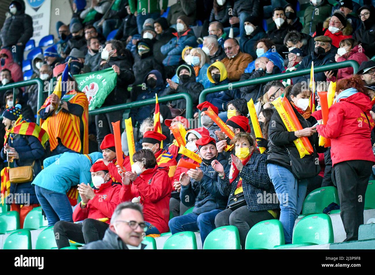 Treviso, Italia. 09th Apr 2022. USA Perpignan sostenitori durante Benetton Rugby vs USA Perpignan, Rugby Challenge Cup a Treviso, Italia, Aprile 09 2022 credito: Independent Photo Agency/Alamy Live News Foto Stock