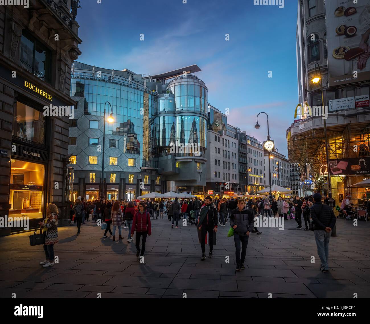 Karntner Street di notte - Vienna, Austria Foto Stock
