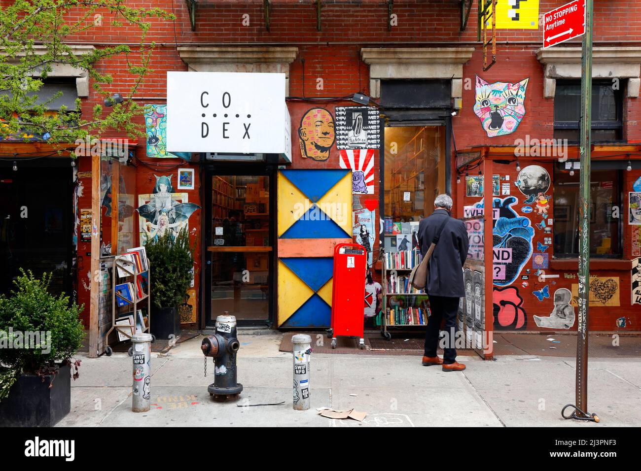 Codex, 1 Bleecker St, New York, NYC foto di un negozio di libri usati specializzato in libri di narrativa letteraria e di arte nel Bowery. Foto Stock