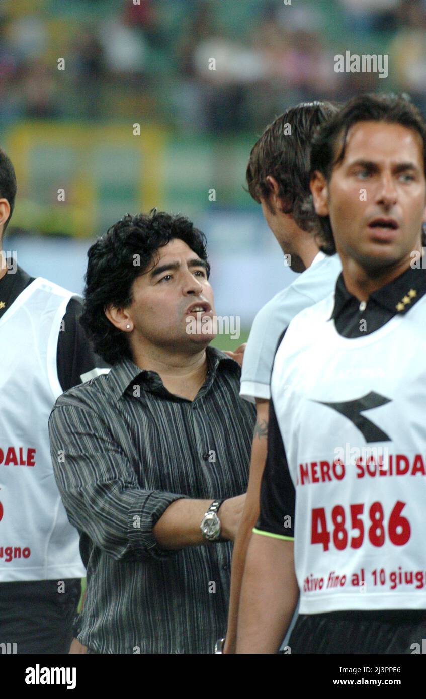 Milano Italia 2005-05-31, Stadio San Siro , Diego Maradona, 'Partita del cuore', incontro di beneficenza tra il National Singers vs Golden Team for Children Foto Stock