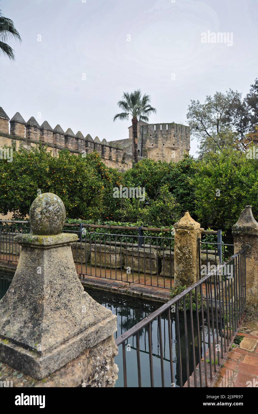 L'Alcazar dei Re Cristiani a Cordoba. Attrazioni turistiche, parco medievale e fortezza in spagnolo Cordoba. Foto Stock