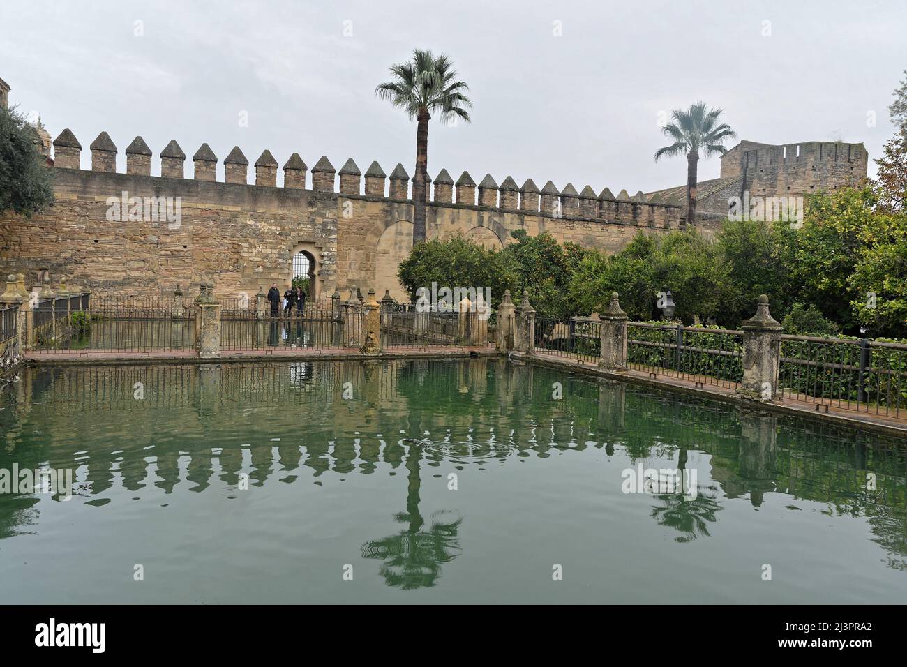 L'Alcazar dei Re Cristiani a Cordoba. Attrazioni turistiche, parco medievale e fortezza in spagnolo Cordoba. Foto Stock