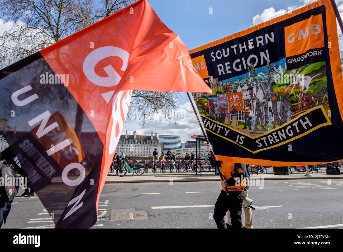 Londra, Regno Unito 9th aprile 2022. I sindacati britannici si radunano in solidarietà con l’Ucraina. I membri dell'Unione GMB partecipano al rally. Foto Stock