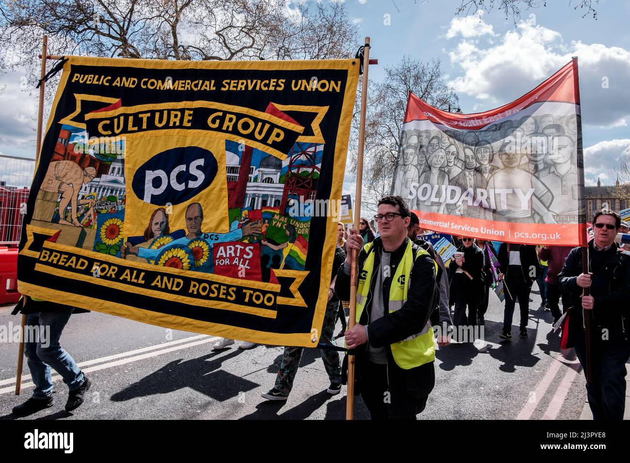 Londra, Regno Unito 9th aprile 2022. I sindacati britannici si radunano in solidarietà con l’Ucraina. I membri del PCS Union partecipano al rally. Foto Stock