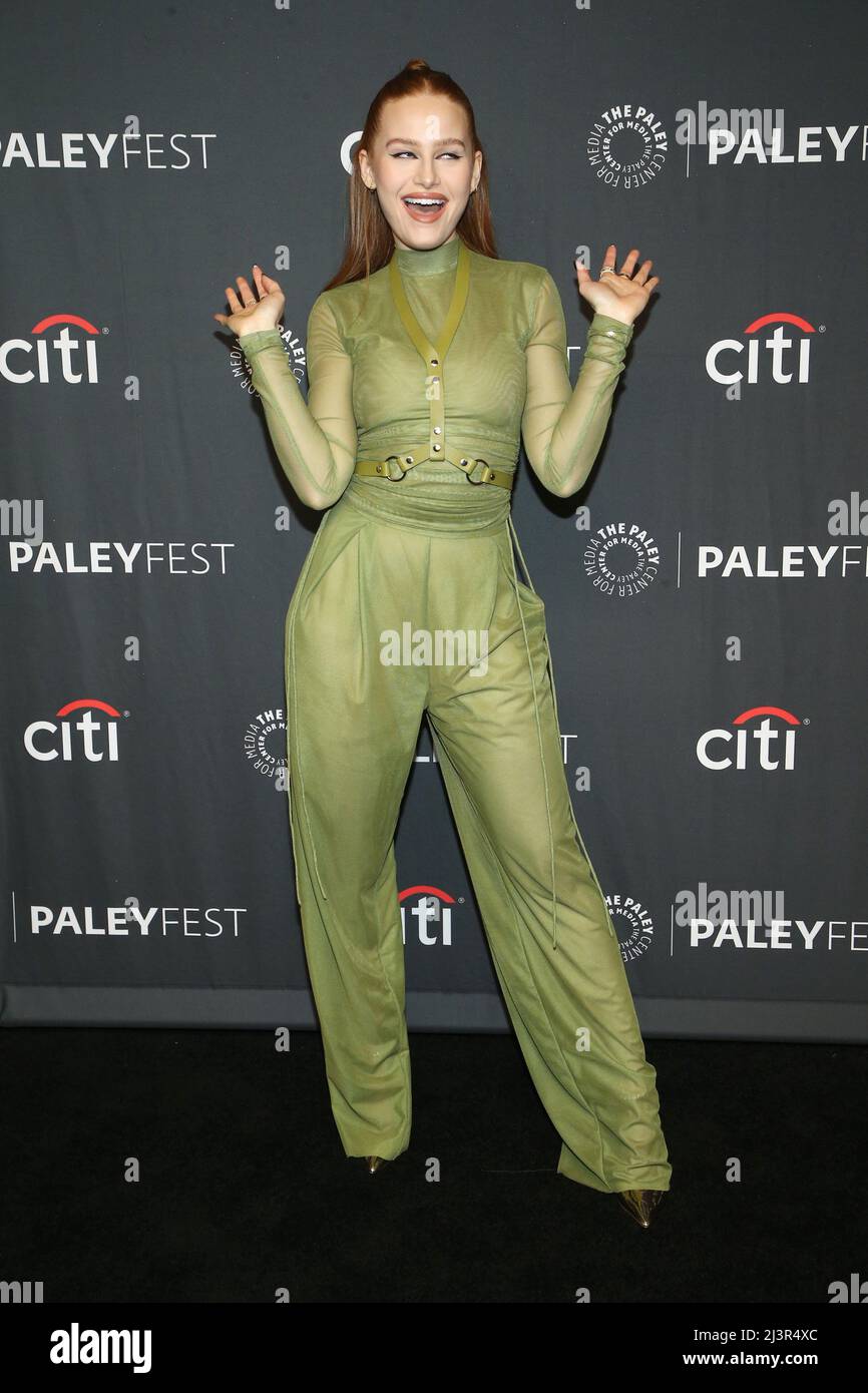 Hollywood, CA. 9th Apr 2022. Madelaine Petsch al tappeto rosso Riverdale durante il PaleyFest la 2022 al Dolby Theatre di Hollywood, California, il 9 aprile 2022. Credit: Faye Sadou/Media Punch/Alamy Live News Foto Stock