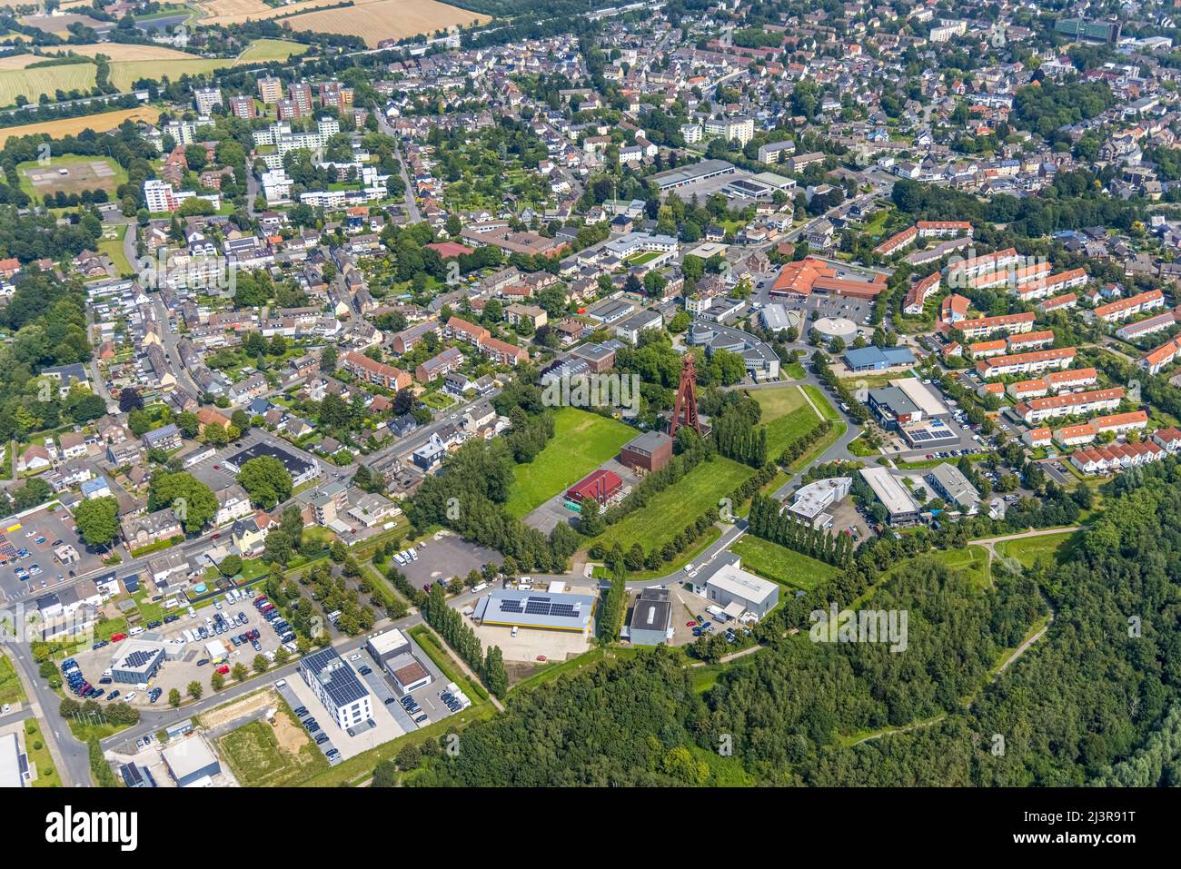 Vista aerea, incubatore d'affari e Technopark Kamen sulla ex zona della miniera di carbone Monopol Schacht Grillo con torre tortuosa Kamen, giardino settl Foto Stock