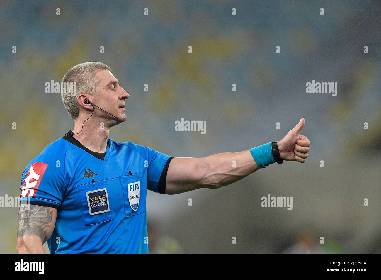 Rio de Janeiro, Brasile. 09th Apr 2022. RJ - Rio de Janeiro - 04/09/2022 - BRASILIANO A 2022, FLUMINENSE X SANTOS - Referee Anderson Daronco durante una partita tra Fluminense e Santos allo stadio Maracana per il campionato brasiliano A 2022. Foto: Thiago Ribeiro/AGIF/Sipa USA Credit: Sipa USA/Alamy Live News Foto Stock