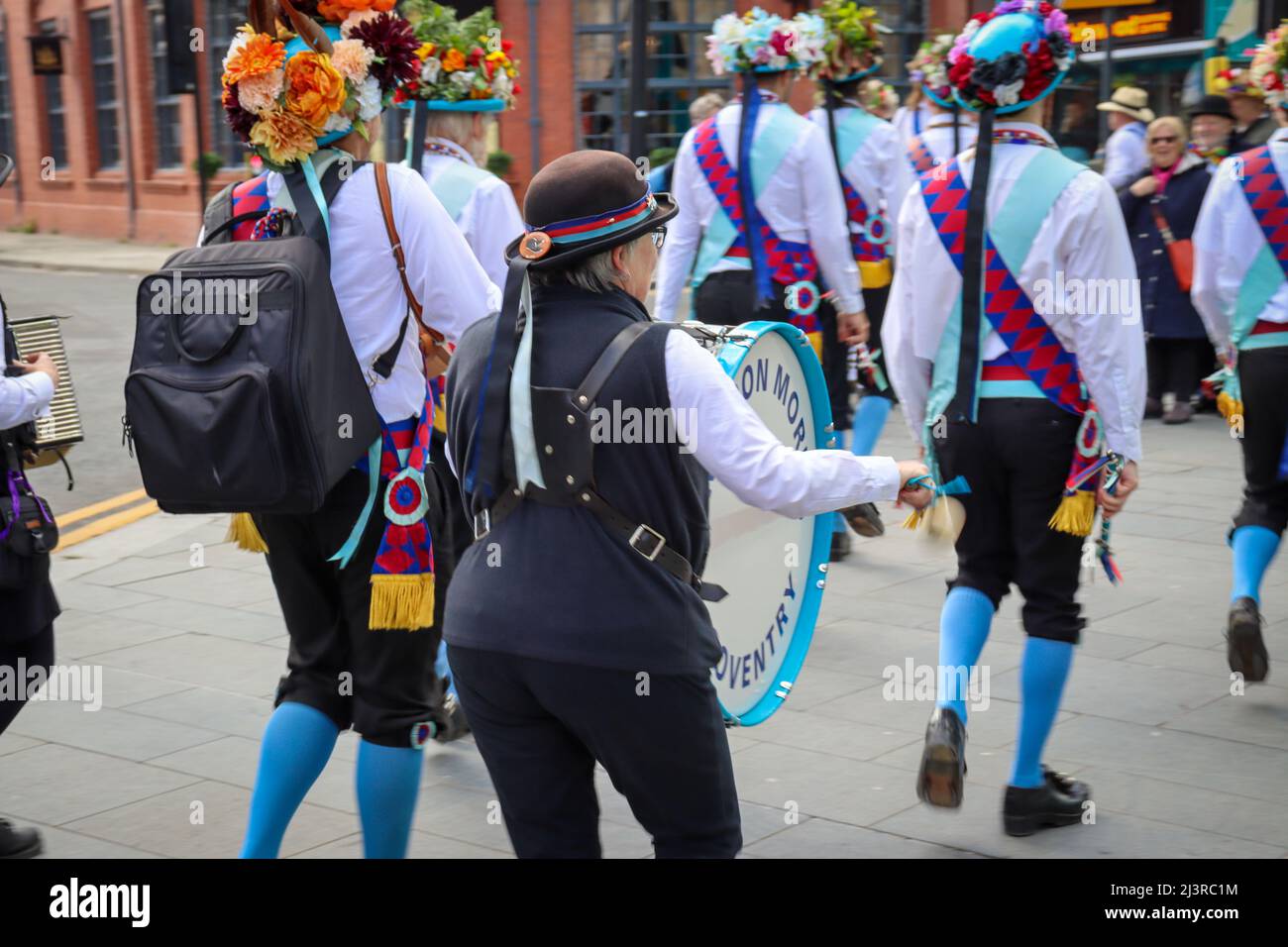 Ballerini Morris, Street Performers, che eseguono tradizionali balli Morris Foto Stock