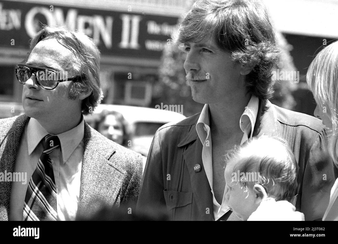 Stephen Stills e Graham Nash su Hollywood Boulevard per la presentazione di The Crosby, Stills e Nash STAR sullo storico Walk of Fame Sidewalk, 1978 Foto Stock
