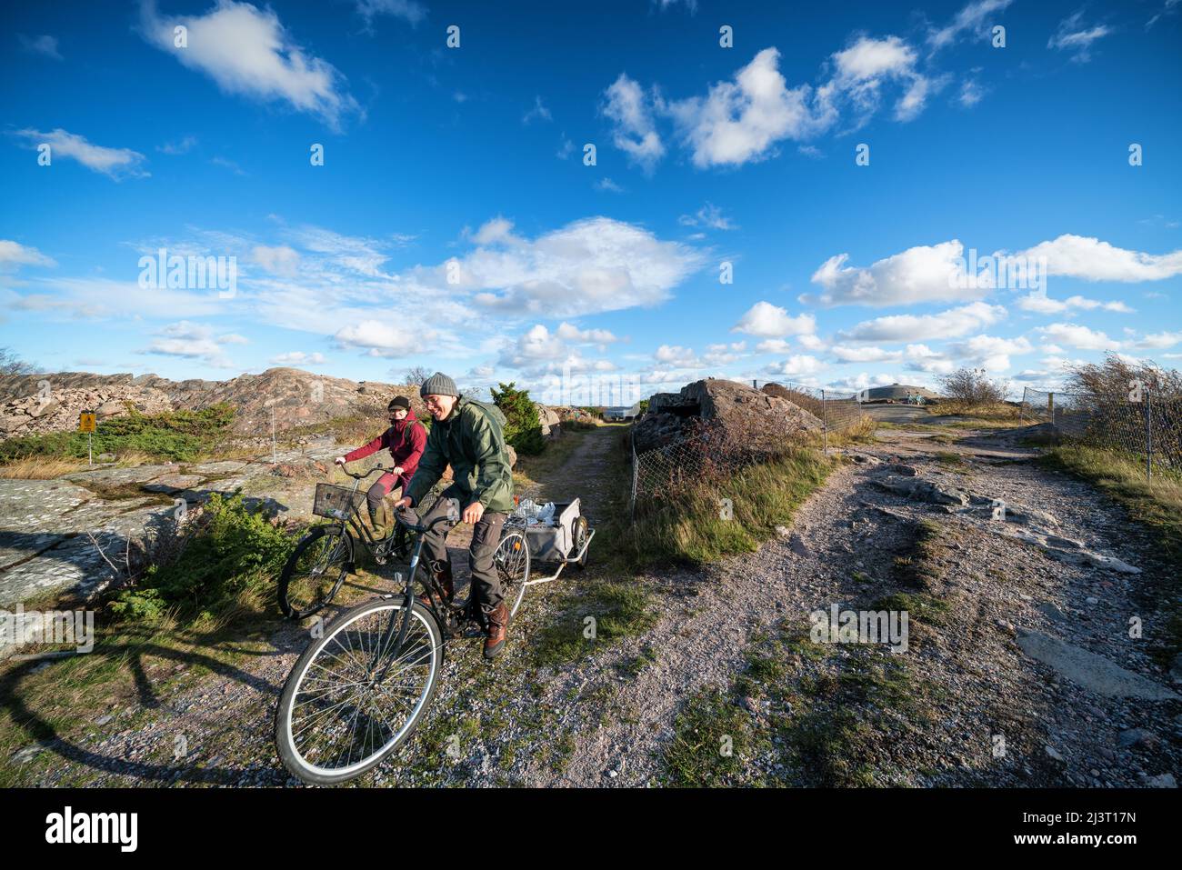 In bicicletta sull'isola di Örö, Kemiönsaari, Finlandia Foto Stock