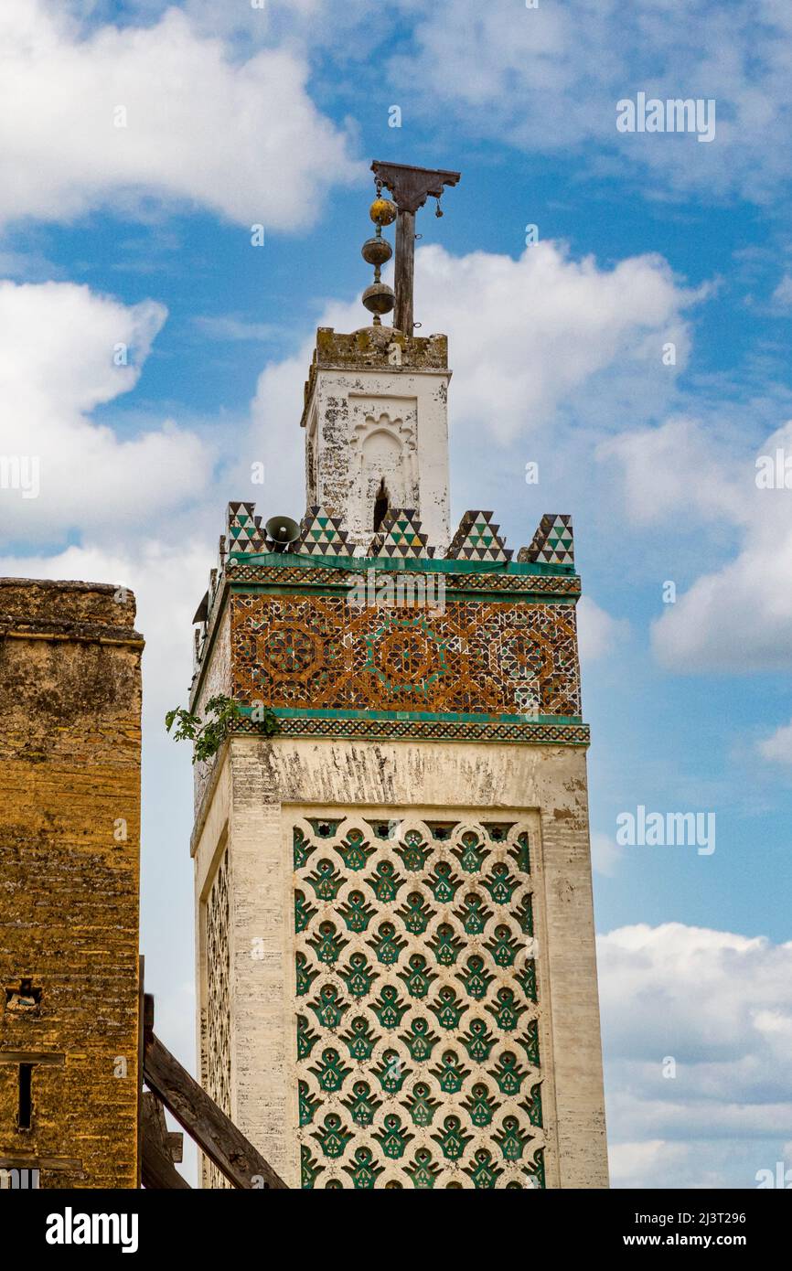 Fes, Marocco. Minareto della moschea Chrabliyine, 14th. Secolo, Fes El-Bali. Foto Stock