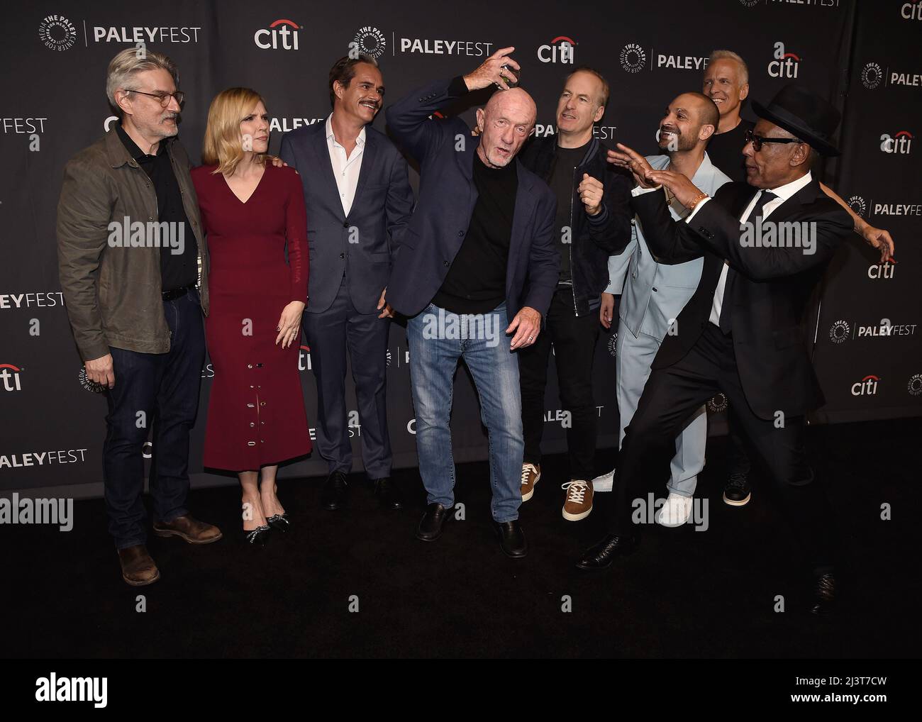 Los Angeles, Stati Uniti. 09th Apr, 2022. Hea Seehorn, Tony Dalton, Jonathan Banks, Bob Odenkirk, Michael Mando, Patrick Fabian e Giancarlo Esposito camminano sul tappeto rosso al PaleyFest LA 2022 - 'Better Call Saul' al Dolby Theatre di Los Angeles, CA il 9 aprile 2022. (Foto di Scott Kirkland/Sipa USA) Credit: Sipa USA/Alamy Live News Foto Stock