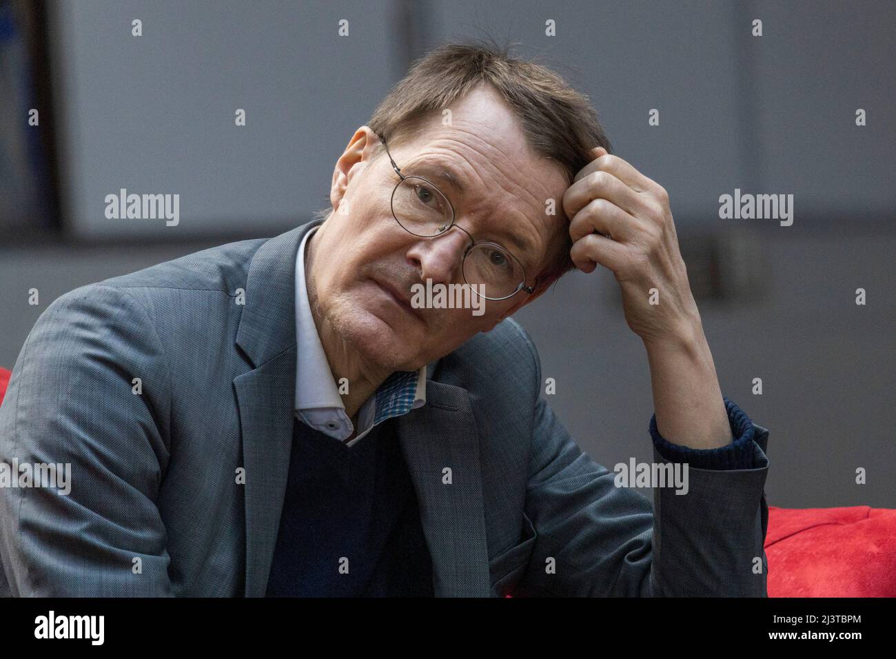 Mülheim an der Ruhr, Germania, 9 aprile 2022. Campagna elettorale SPD per l'elezione dello stato NRW 2022. Il Segretario della Sanità Karl Lauterbach partecipa al festival della salute SPD presso l'Alte Dreherei Foto Stock