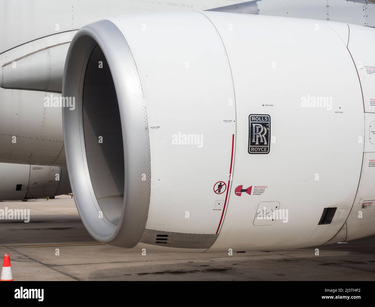 Primo piano di un motore a reazione Rolls Royce di un aeromobile passeggeri Airbus Foto Stock
